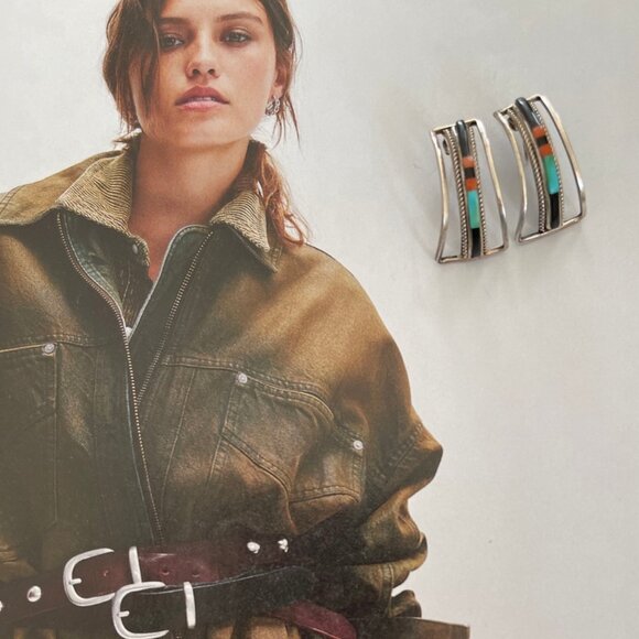 Vintage NATIVE AMERICAN Sterling Silver, Turquoise, Coral & Onyx Huggie Earrings - Picture 8 of 8